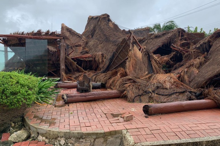 Tormenta tropical “Gamma” destruye iglesia en Punta Sam de Cancún – Pedro  Canché Noticias